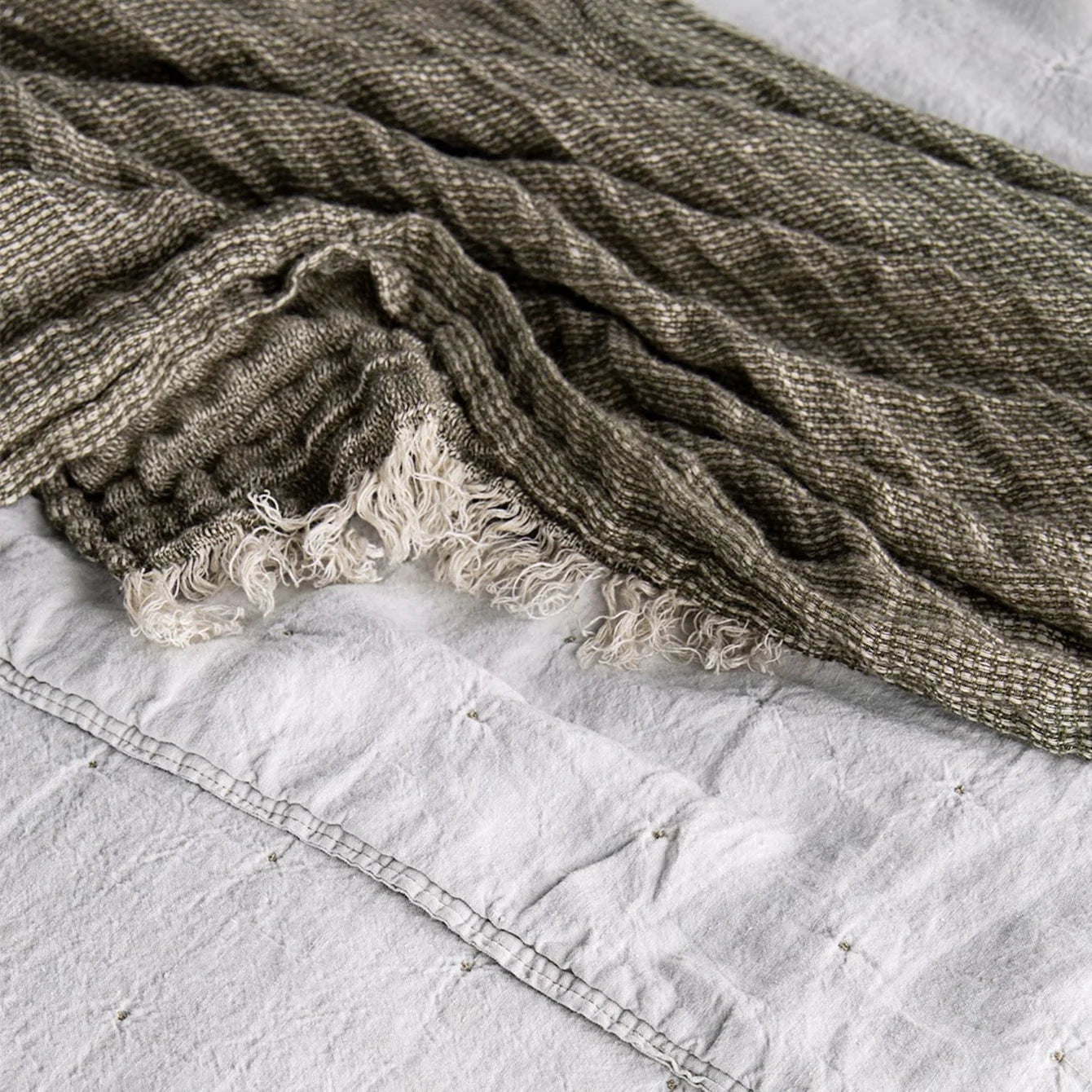 Crush Linen Throw Armee